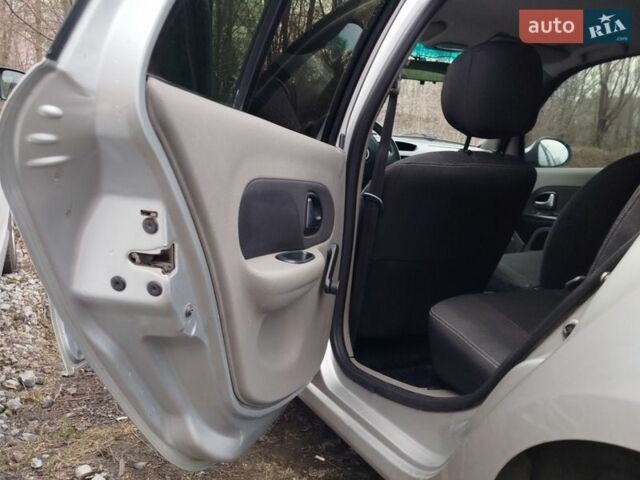 Серый Рено Симбол, объемом двигателя 1.39 л и пробегом 210 тыс. км за 5000 $, фото 5 на Automoto.ua