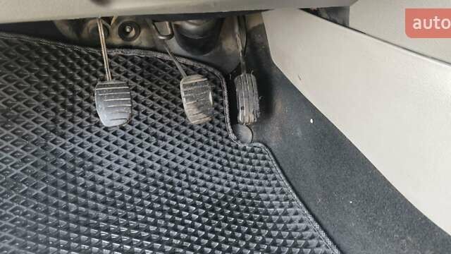 Серый Рено Симбол, объемом двигателя 1.39 л и пробегом 202 тыс. км за 3200 $, фото 38 на Automoto.ua