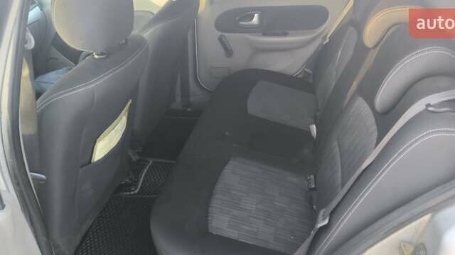 Серый Рено Симбол, объемом двигателя 1.39 л и пробегом 202 тыс. км за 3200 $, фото 48 на Automoto.ua