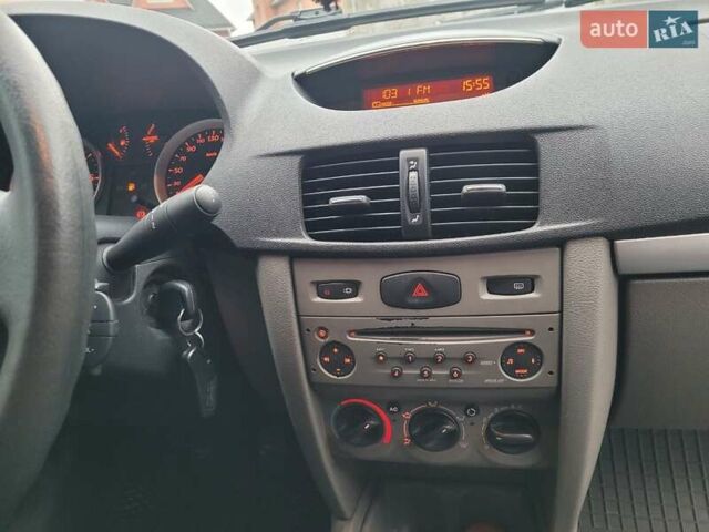 Серый Рено Симбол, объемом двигателя 1.39 л и пробегом 180 тыс. км за 5400 $, фото 8 на Automoto.ua