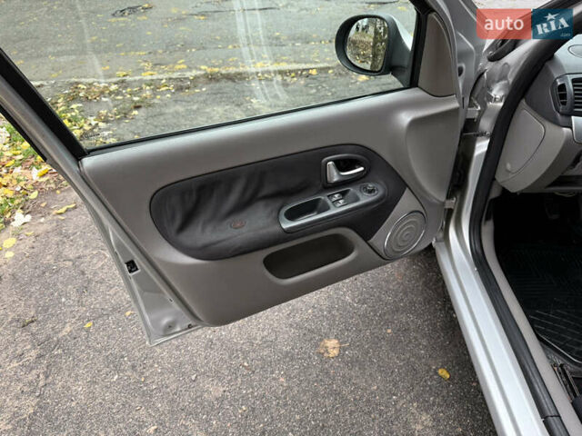 Серый Рено Симбол, объемом двигателя 1.39 л и пробегом 290 тыс. км за 3300 $, фото 12 на Automoto.ua