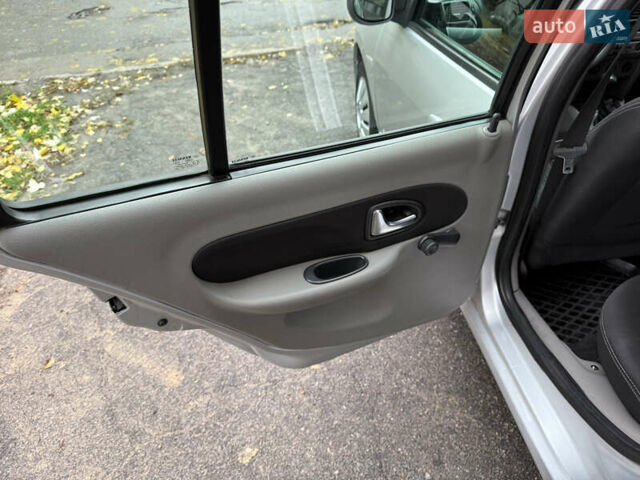 Серый Рено Симбол, объемом двигателя 1.39 л и пробегом 290 тыс. км за 3300 $, фото 13 на Automoto.ua