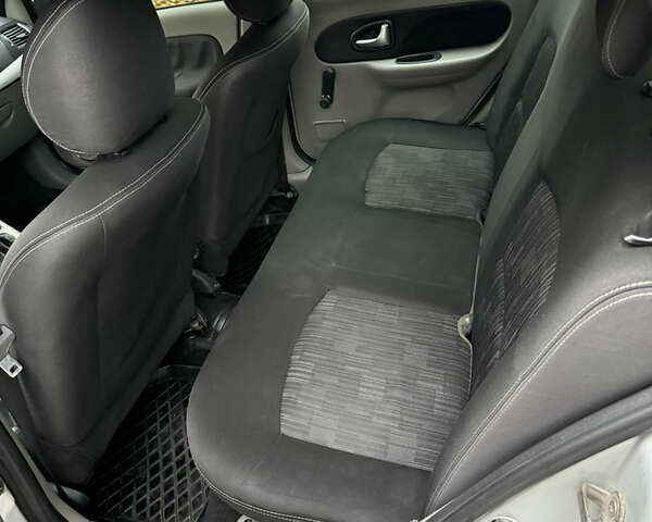 Серый Рено Симбол, объемом двигателя 1.39 л и пробегом 290 тыс. км за 3300 $, фото 19 на Automoto.ua