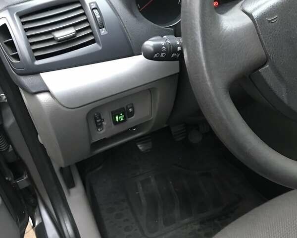 Рено Симбол 2011 в Черкассах на Automoto.ua Серый Рено Симбол, объемом двигателя 1.6 л и пробегом 152 тыс. км за 5500 $, фото 7 на Automoto.ua