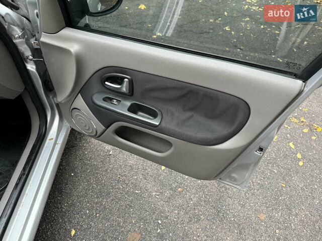 Серый Рено Симбол, объемом двигателя 1.39 л и пробегом 290 тыс. км за 3300 $, фото 15 на Automoto.ua
