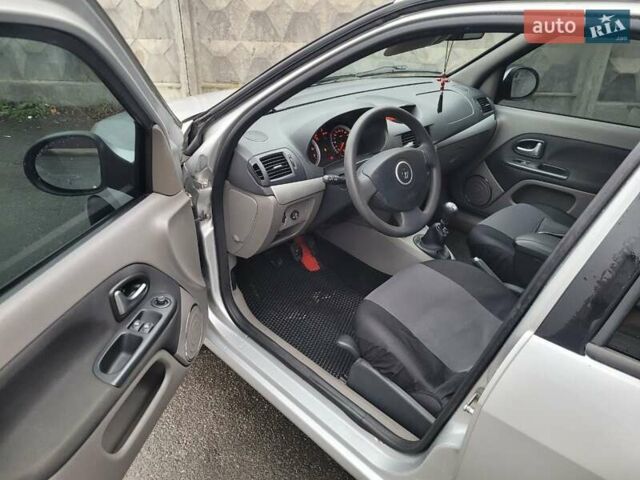 Серый Рено Симбол, объемом двигателя 1.39 л и пробегом 180 тыс. км за 5400 $, фото 12 на Automoto.ua