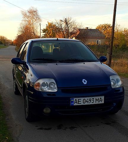 Синий Рено Симбол, объемом двигателя 1.4 л и пробегом 280 тыс. км за 1800 $, фото 2 на Automoto.ua