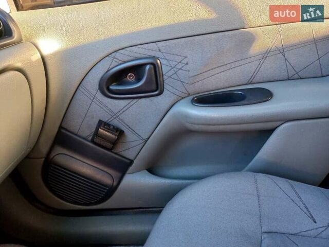 Синий Рено Симбол, объемом двигателя 1.4 л и пробегом 292 тыс. км за 2395 $, фото 16 на Automoto.ua