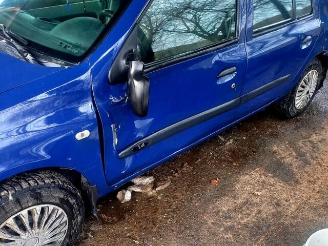 Синій Рено Сімбол, об'ємом двигуна 1.4 л та пробігом 0 тис. км за 1500 $, фото 1 на Automoto.ua