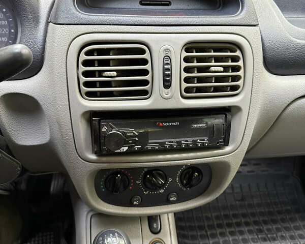 Рено Сімбол 2006 у Чернівцях на Automoto.ua Синій Рено Сімбол, об'ємом двигуна 1.39 л та пробігом 229 тис. км за 3200 $, фото 9 на Automoto.ua