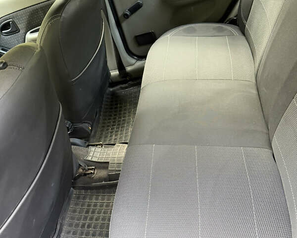 Рено Сімбол 2006 у Чернівцях на Automoto.ua Синій Рено Сімбол, об'ємом двигуна 1.39 л та пробігом 229 тис. км за 3200 $, фото 17 на Automoto.ua