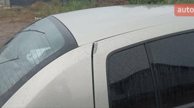 Зелений Рено Сімбол, об'ємом двигуна 1.4 л та пробігом 301 тис. км за 1900 $, фото 3 на Automoto.ua