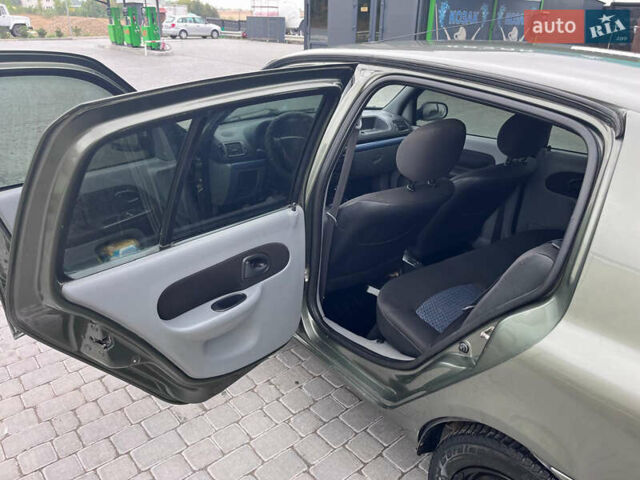 Зеленый Рено Симбол, объемом двигателя 1.39 л и пробегом 219 тыс. км за 3600 $, фото 14 на Automoto.ua