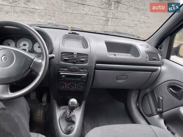 Зеленый Рено Симбол, объемом двигателя 1.39 л и пробегом 110 тыс. км за 3900 $, фото 4 на Automoto.ua