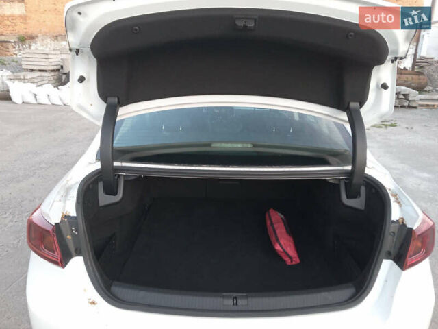 Рено Talisman 2016 в Житомире на Automoto.ua Белый Рено Talisman, объемом двигателя 0 л и пробегом 195 тыс. км за 15800 $, фото 16 на Automoto.ua