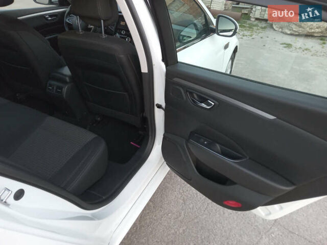 Рено Talisman 2016 в Житомире на Automoto.ua Белый Рено Talisman, объемом двигателя 0 л и пробегом 195 тыс. км за 15800 $, фото 18 на Automoto.ua