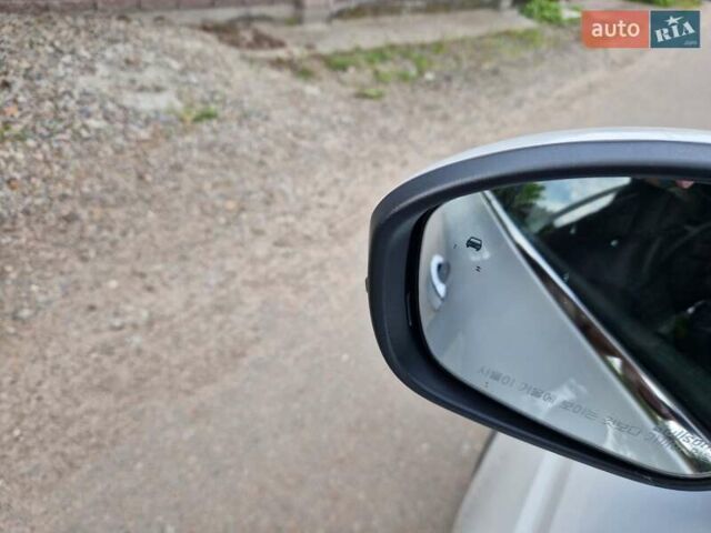 Белый Рено Talisman, объемом двигателя 1.6 л и пробегом 57 тыс. км за 13600 $, фото 14 на Automoto.ua