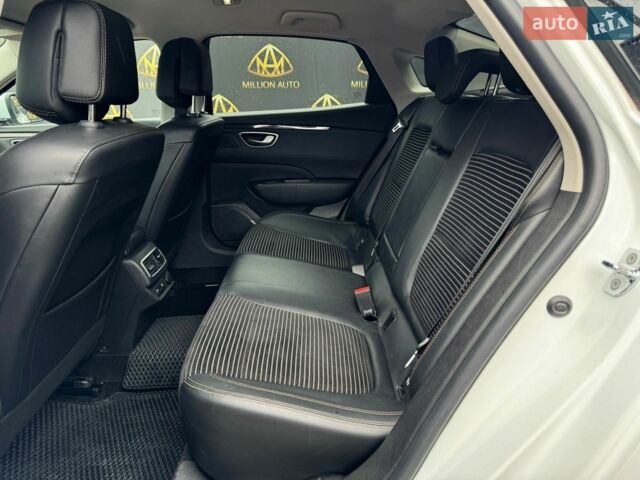 Білий Рено Talisman, об'ємом двигуна 1.6 л та пробігом 230 тис. км за 12800 $, фото 10 на Automoto.ua