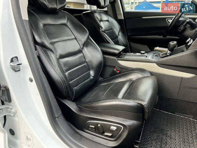 Білий Рено Talisman, об'ємом двигуна 1.6 л та пробігом 260 тис. км за 17850 $, фото 5 на Automoto.ua