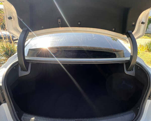 Білий Рено Talisman, об'ємом двигуна 1.5 л та пробігом 112 тис. км за 16900 $, фото 11 на Automoto.ua