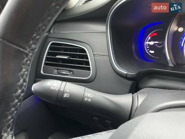 Белый Рено Talisman, объемом двигателя 1.46 л и пробегом 155 тыс. км за 13990 $, фото 16 на Automoto.ua