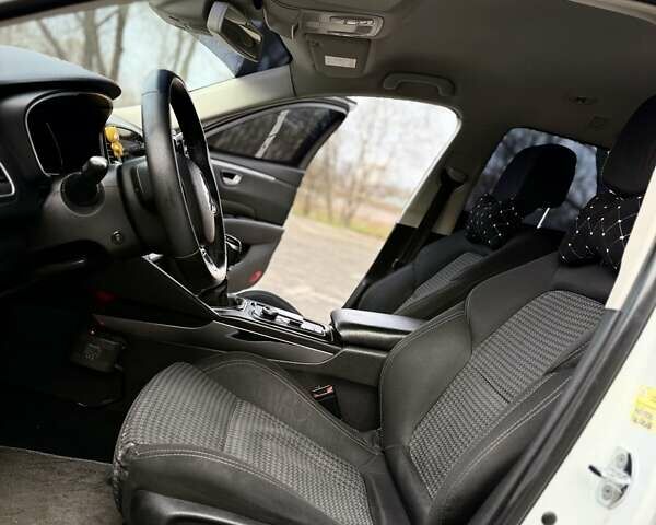 Білий Рено Talisman, об'ємом двигуна 1.5 л та пробігом 245 тис. км за 12999 $, фото 21 на Automoto.ua