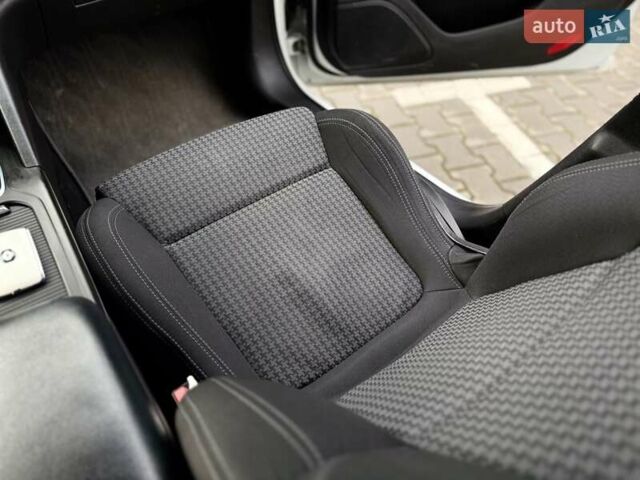 Білий Рено Talisman, об'ємом двигуна 1.5 л та пробігом 245 тис. км за 12999 $, фото 23 на Automoto.ua