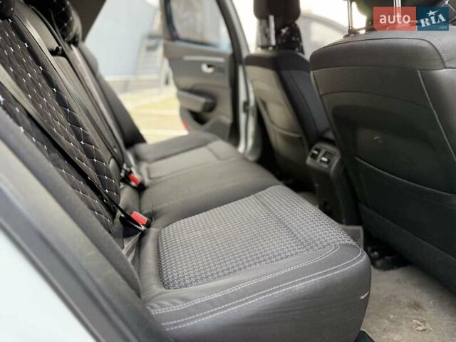 Білий Рено Talisman, об'ємом двигуна 1.5 л та пробігом 245 тис. км за 12999 $, фото 15 на Automoto.ua