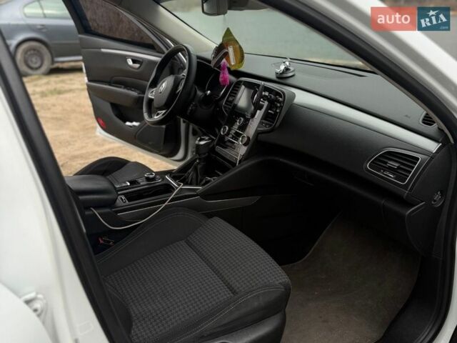 Белый Рено Talisman, объемом двигателя 1.5 л и пробегом 260 тыс. км за 11999 $, фото 14 на Automoto.ua