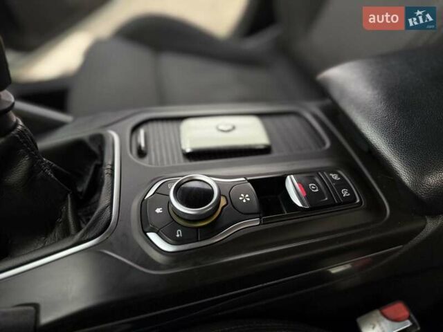 Білий Рено Talisman, об'ємом двигуна 1.5 л та пробігом 245 тис. км за 12999 $, фото 30 на Automoto.ua