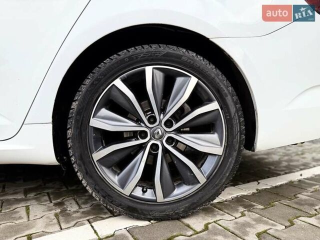 Білий Рено Talisman, об'ємом двигуна 1.5 л та пробігом 245 тис. км за 12999 $, фото 8 на Automoto.ua