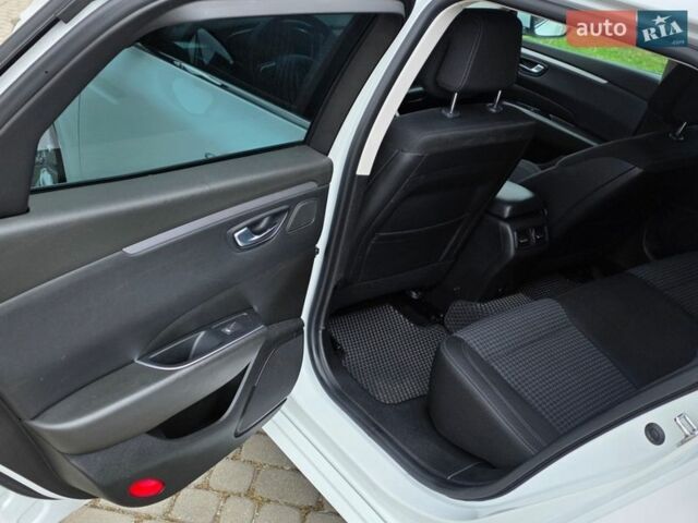 Белый Рено Talisman, объемом двигателя 1.5 л и пробегом 249 тыс. км за 15200 $, фото 18 на Automoto.ua