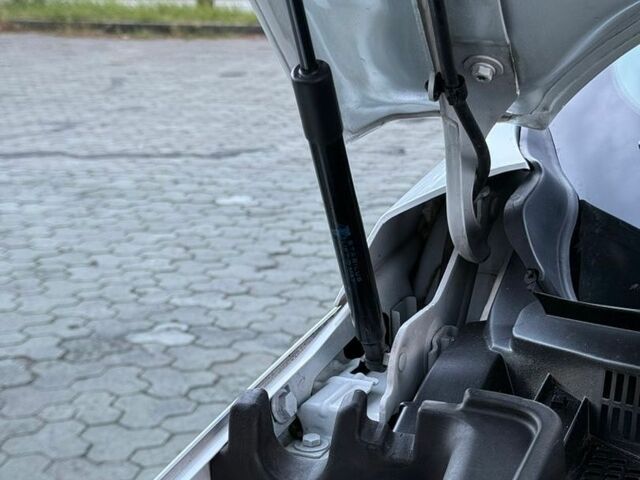 Білий Рено Talisman, об'ємом двигуна 1.6 л та пробігом 182 тис. км за 15800 $, фото 97 на Automoto.ua