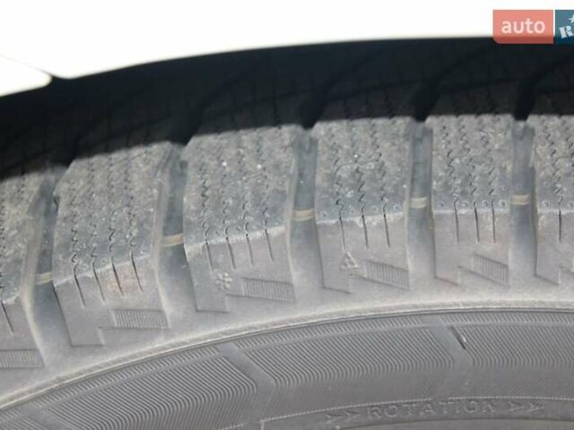 Білий Рено Talisman, об'ємом двигуна 1.6 л та пробігом 175 тис. км за 16950 $, фото 6 на Automoto.ua