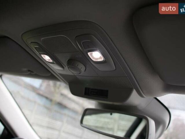 Білий Рено Talisman, об'ємом двигуна 1.6 л та пробігом 175 тис. км за 16950 $, фото 13 на Automoto.ua