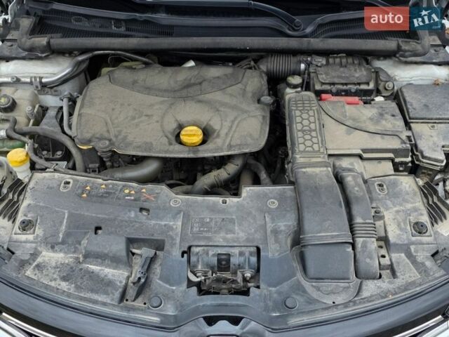 Белый Рено Talisman, объемом двигателя 1.5 л и пробегом 249 тыс. км за 15200 $, фото 29 на Automoto.ua