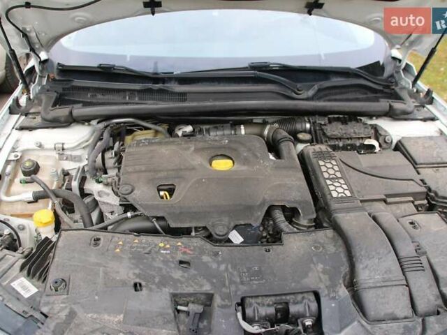 Білий Рено Talisman, об'ємом двигуна 1.6 л та пробігом 175 тис. км за 16950 $, фото 12 на Automoto.ua
