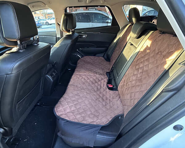 Белый Рено Talisman, объемом двигателя 2 л и пробегом 211 тыс. км за 20000 $, фото 12 на Automoto.ua