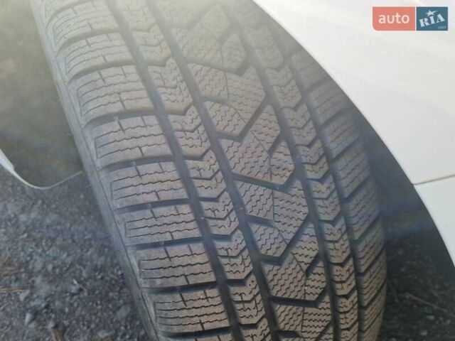 Білий Рено Talisman, об'ємом двигуна 2 л та пробігом 109 тис. км за 22300 $, фото 65 на Automoto.ua