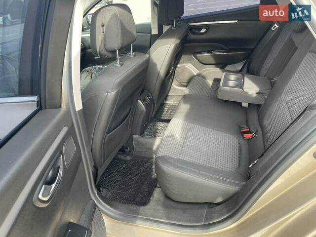 Бежевый Рено Talisman, объемом двигателя 1.5 л и пробегом 280 тыс. км за 13000 $, фото 5 на Automoto.ua