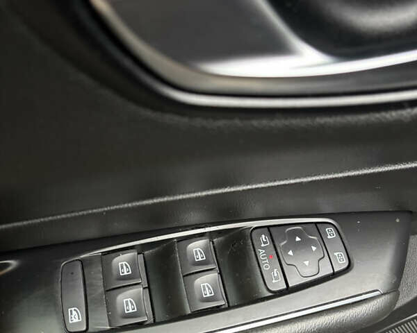 Черный Рено Talisman, объемом двигателя 1.6 л и пробегом 250 тыс. км за 12500 $, фото 50 на Automoto.ua