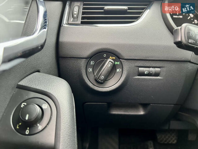 Черный Рено Talisman, объемом двигателя 1.6 л и пробегом 290 тыс. км за 15500 $, фото 38 на Automoto.ua