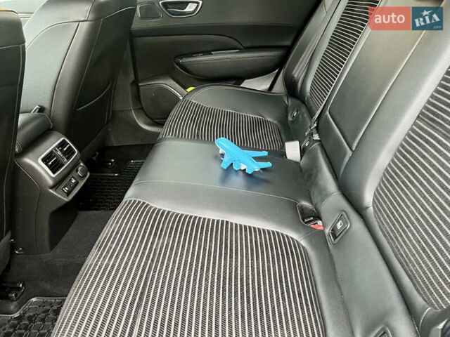 Черный Рено Talisman, объемом двигателя 1.6 л и пробегом 290 тыс. км за 15500 $, фото 43 на Automoto.ua