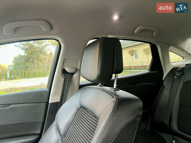 Черный Рено Talisman, объемом двигателя 1.6 л и пробегом 290 тыс. км за 15500 $, фото 45 на Automoto.ua