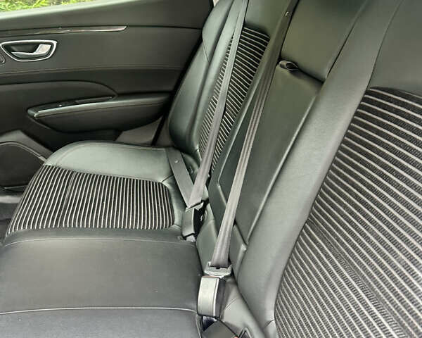Черный Рено Talisman, объемом двигателя 0 л и пробегом 190 тыс. км за 11000 $, фото 3 на Automoto.ua