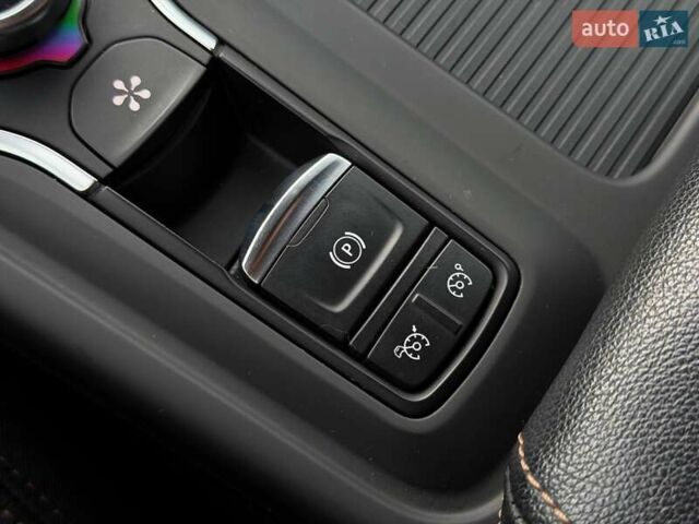 Черный Рено Talisman, объемом двигателя 1.6 л и пробегом 225 тыс. км за 12800 $, фото 58 на Automoto.ua