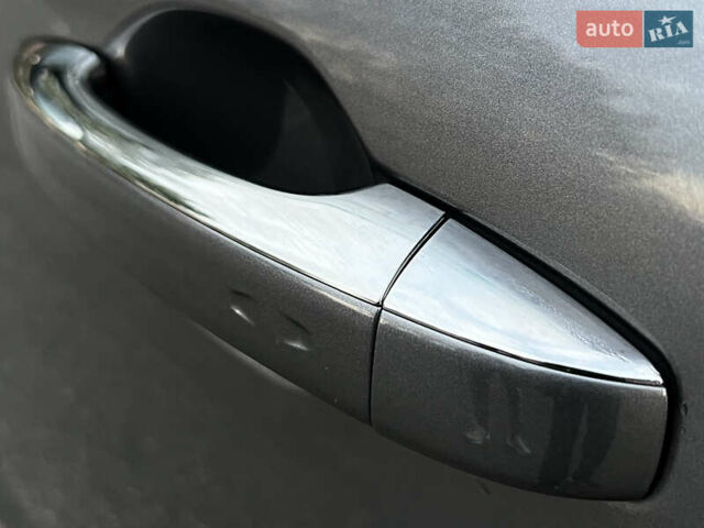 Сірий Рено Talisman, об'ємом двигуна 1.6 л та пробігом 110 тис. км за 15500 $, фото 48 на Automoto.ua