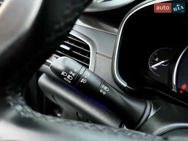 Сірий Рено Talisman, об'ємом двигуна 1.6 л та пробігом 110 тис. км за 15500 $, фото 34 на Automoto.ua