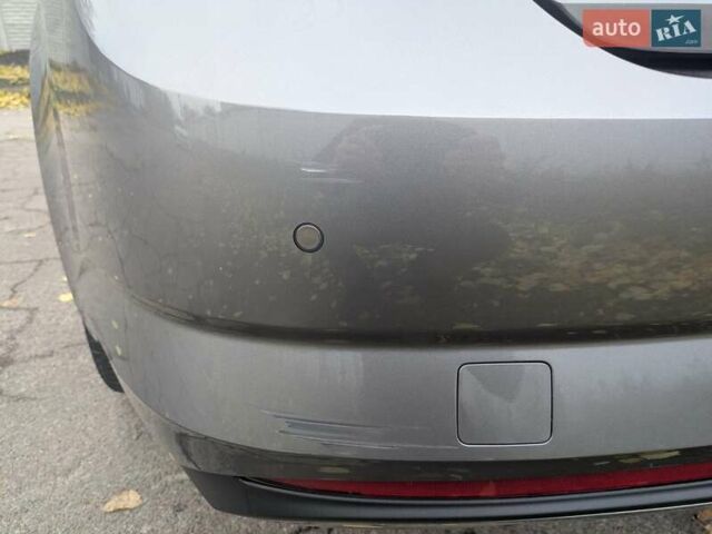 Сірий Рено Talisman, об'ємом двигуна 1.6 л та пробігом 266 тис. км за 14900 $, фото 7 на Automoto.ua