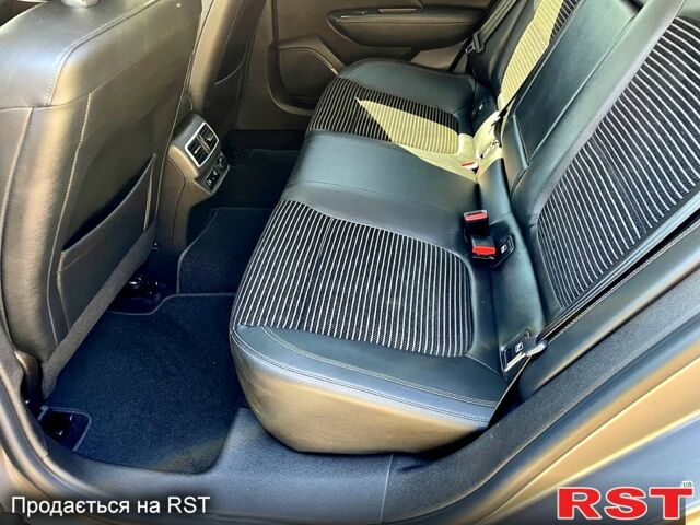 Серый Рено Talisman, объемом двигателя 1.6 л и пробегом 180 тыс. км за 14700 $, фото 9 на Automoto.ua